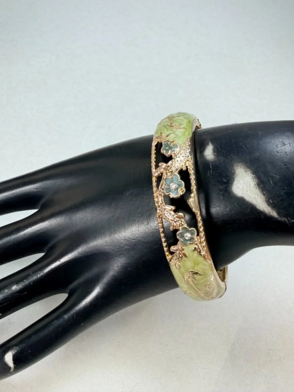 Jin Long Xing Green Enamel Openwork Floral Gold Tone Hinged Bangle Bracelet